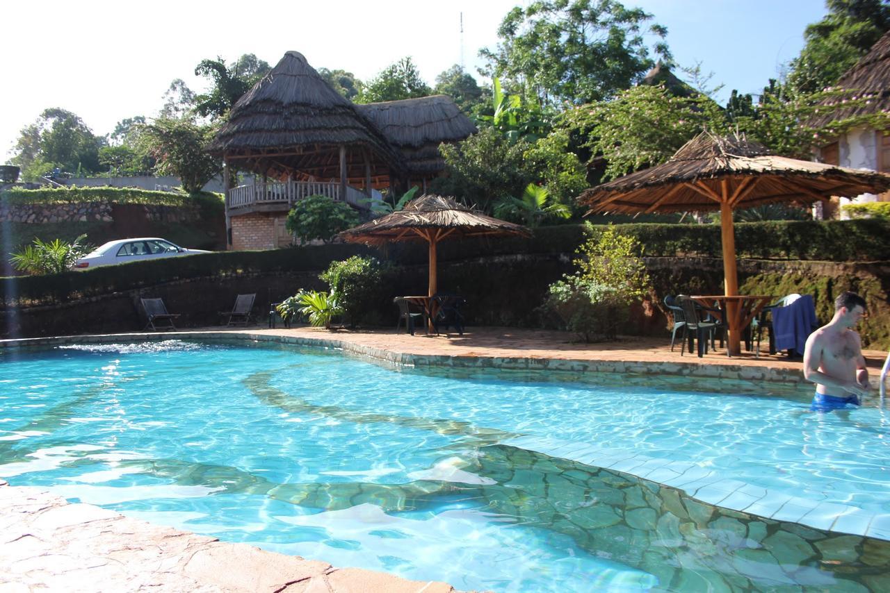 Banda Lodge Masaka Buitenkant foto