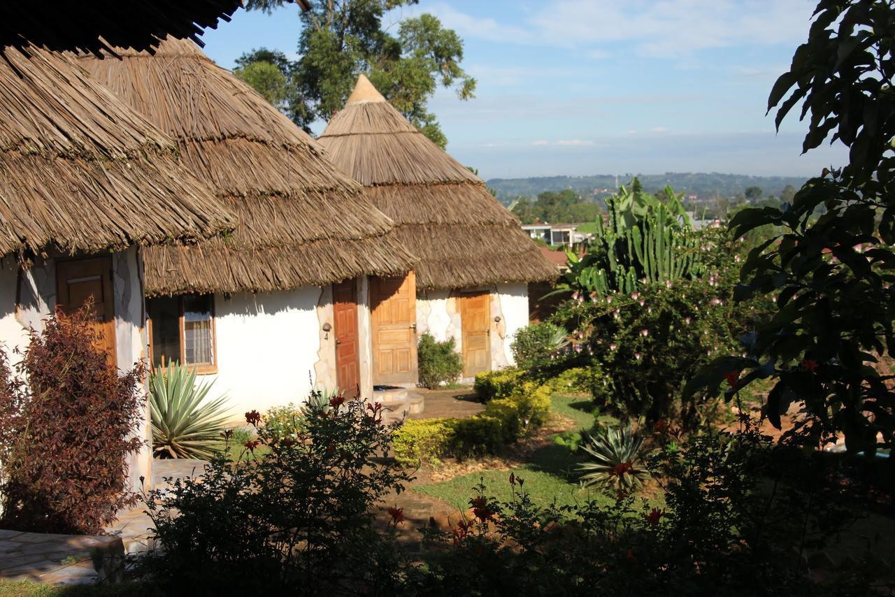 Banda Lodge Masaka Buitenkant foto