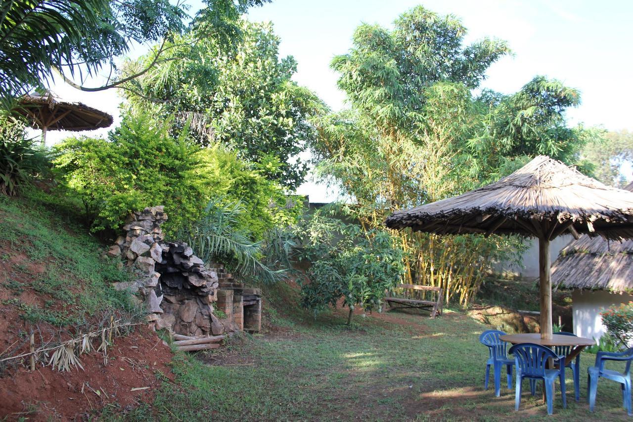 Banda Lodge Masaka Buitenkant foto