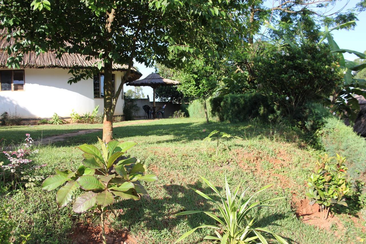 Banda Lodge Masaka Buitenkant foto