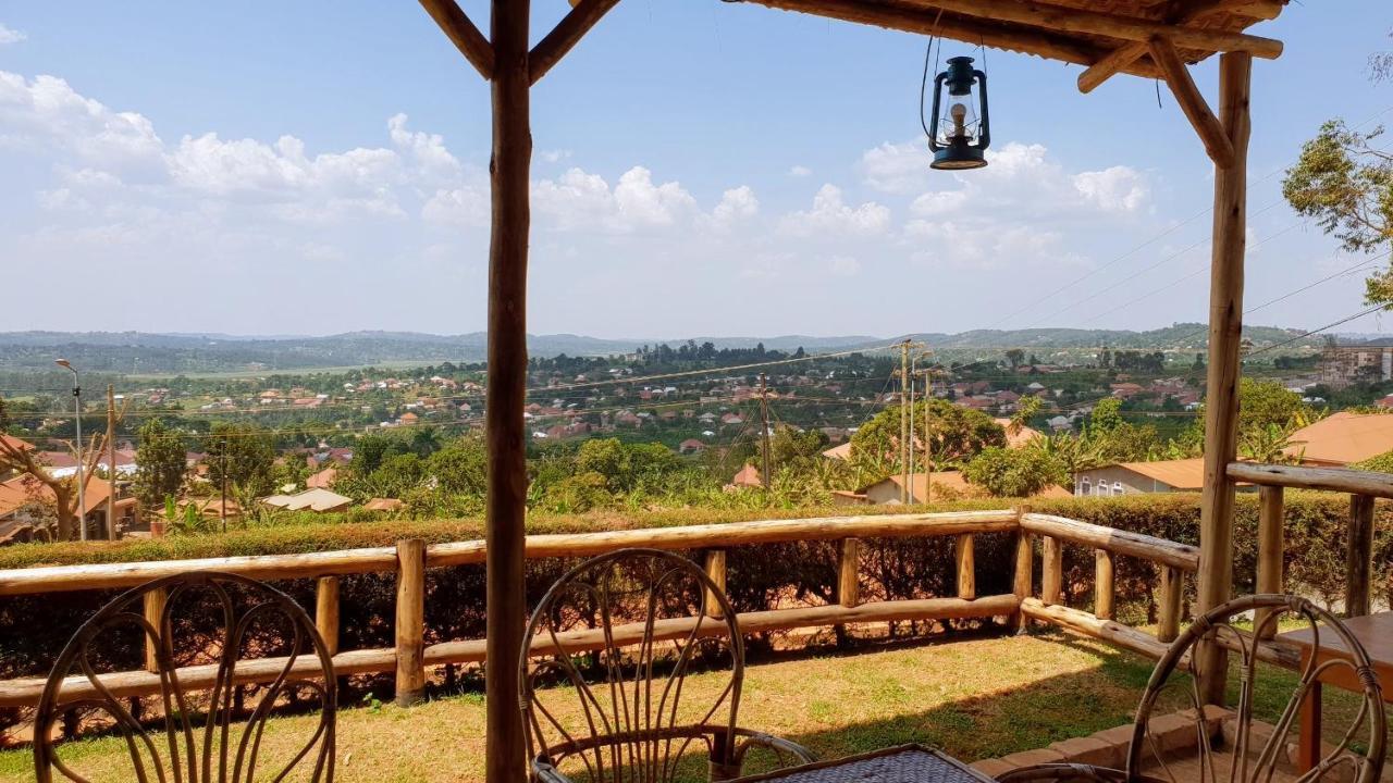 Banda Lodge Masaka Buitenkant foto